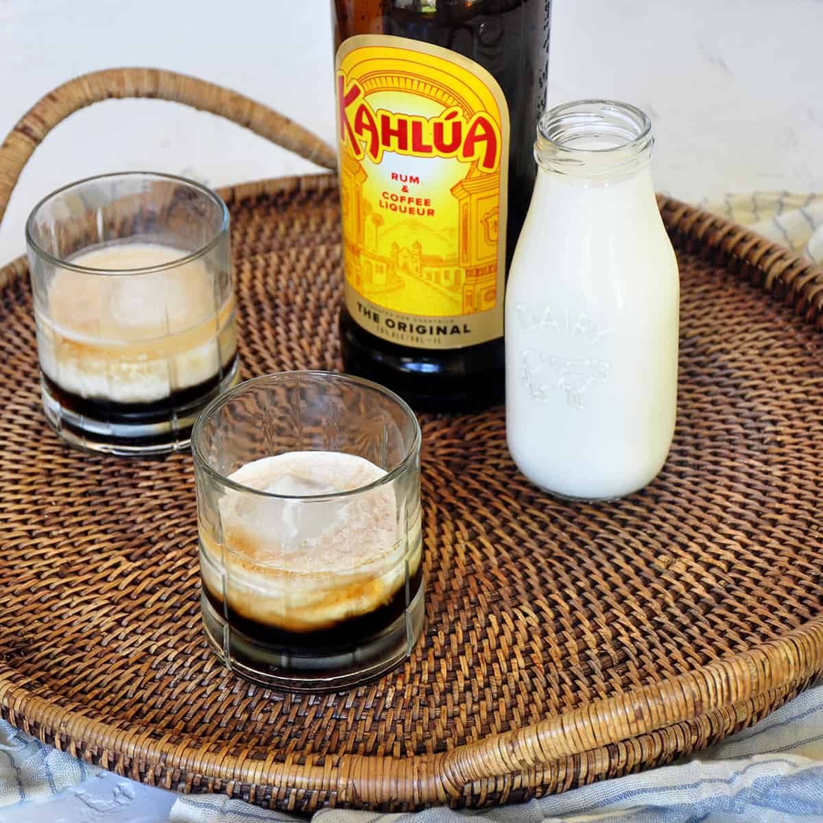 Classic Kahlua White Russian Recipe With Cream - Cupcakes and Cutlery